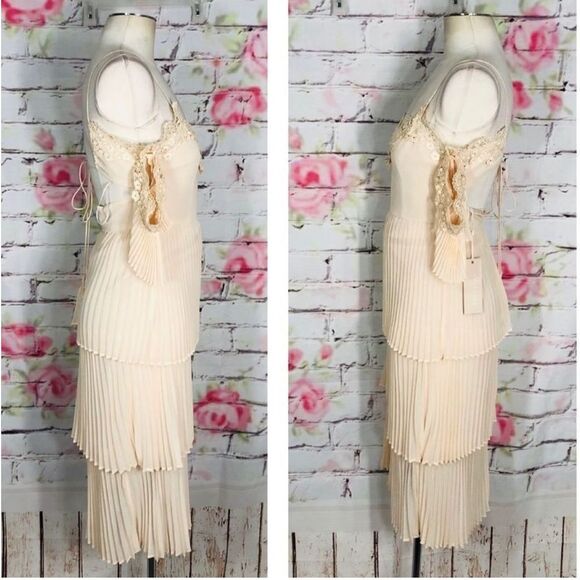 Lulu’s keepsake the label NWT All Time High Nude Lace Off-the-Shoulder Dress - Picture 9 of 11